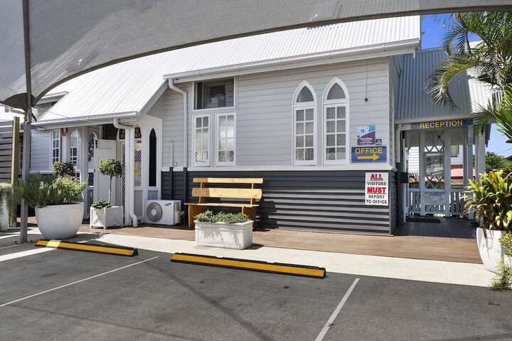 Entrance & Lobby