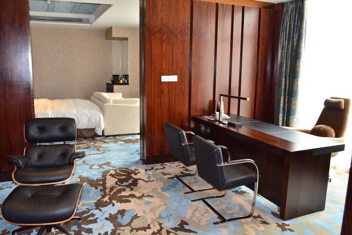 Room 3 of 85