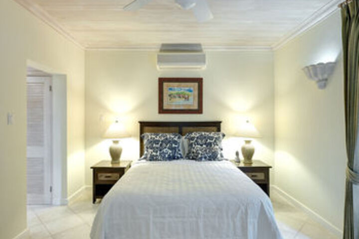 Room 6 of 10