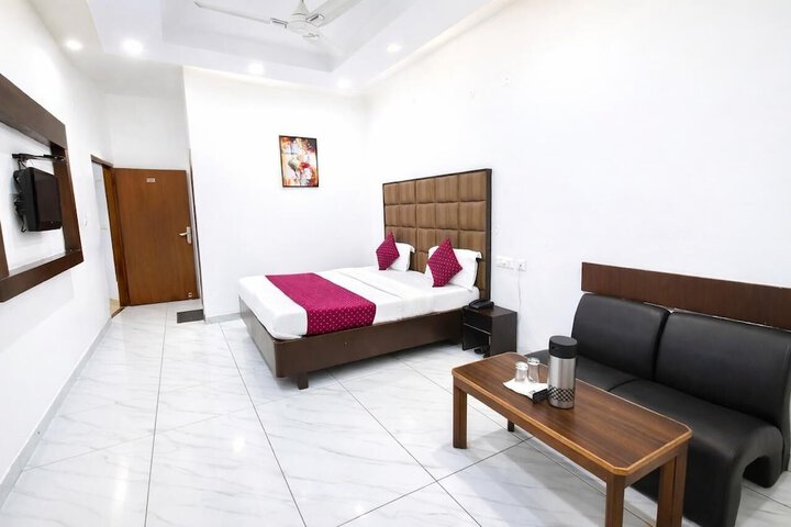 Room 5 of 13