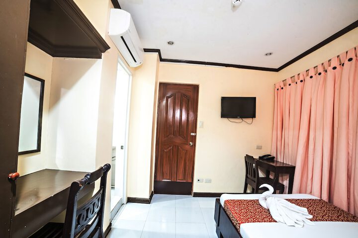 Room 6 of 17