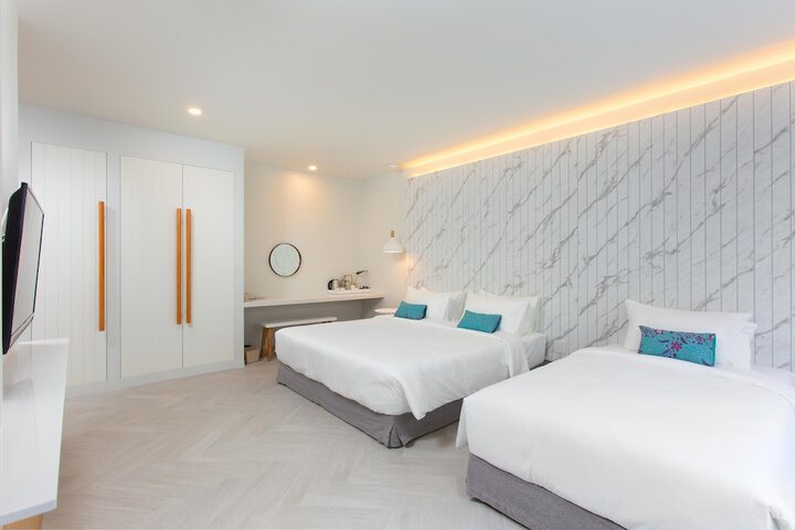 Room 14 of 80