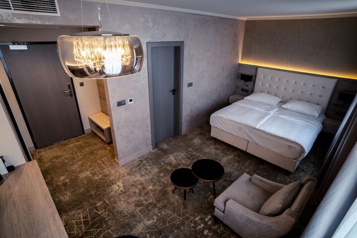 Room 4 of 55