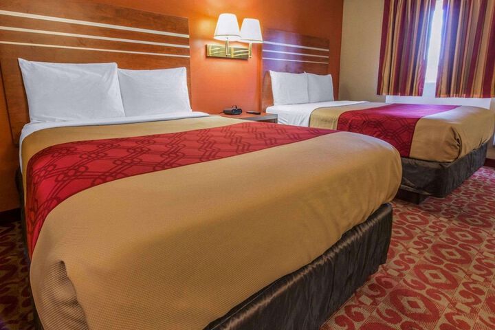 2 Double Beds (6 of 10)