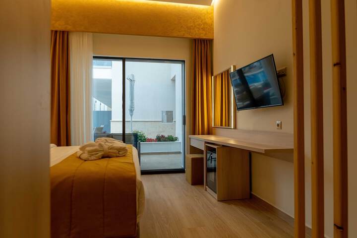 Room 13 of 38