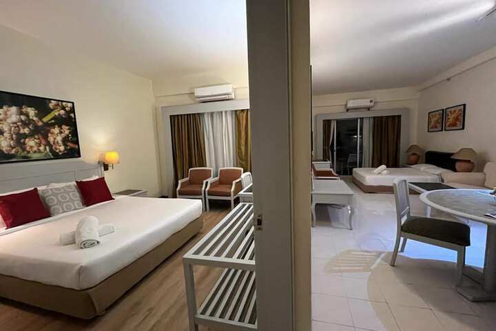 Room 22 of 650