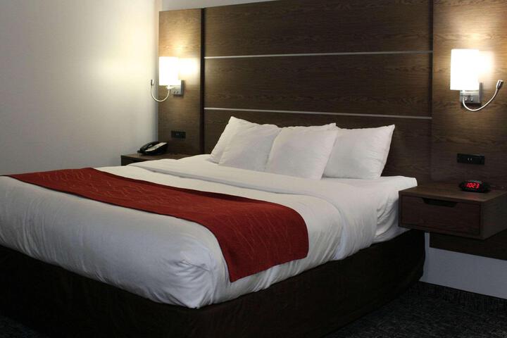 2 Queen Beds (13 of 13)