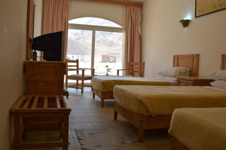 Room 8 of 33