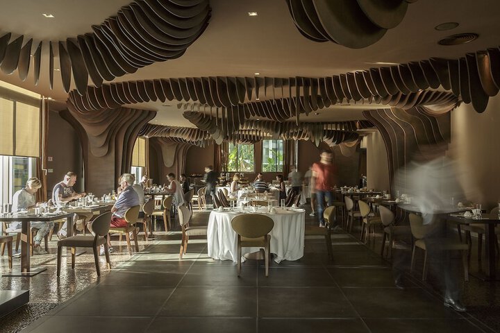 Dining 40 of 68