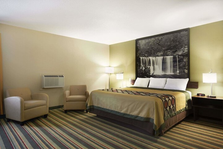 1 King Bed (1 of 12)