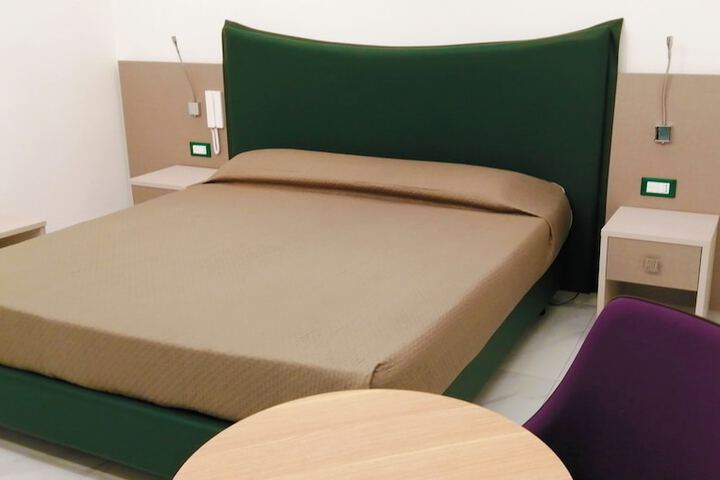 Room 14 of 98