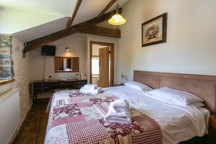 Room 4 of 30