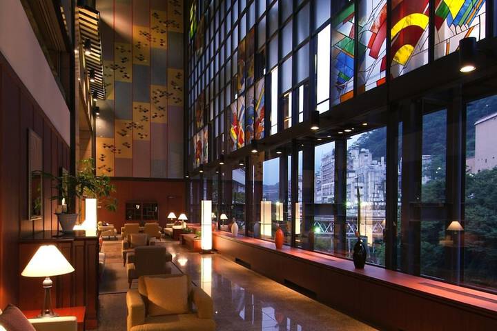 Entrance & Lobby