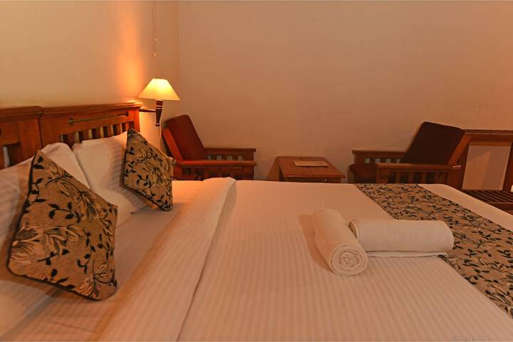 Room 8 of 28