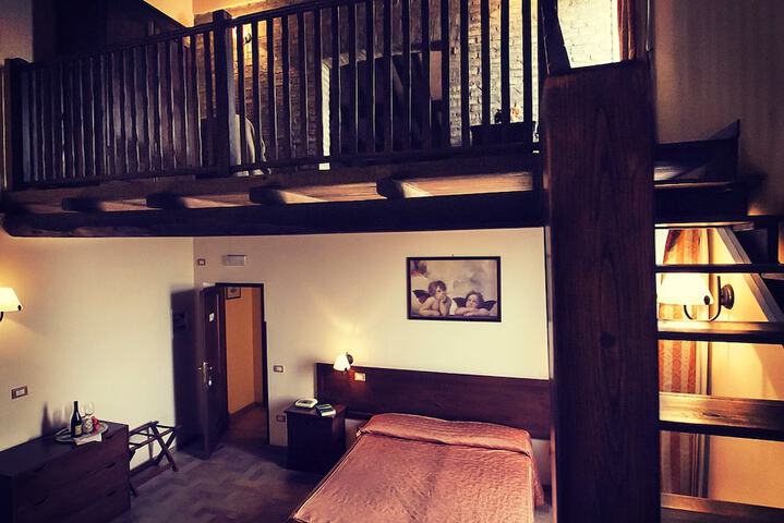 Room 5 of 32