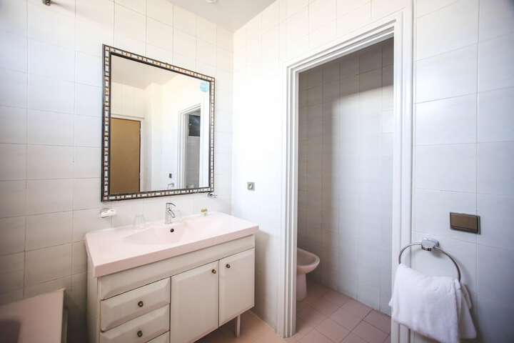 Room 12 of 22
