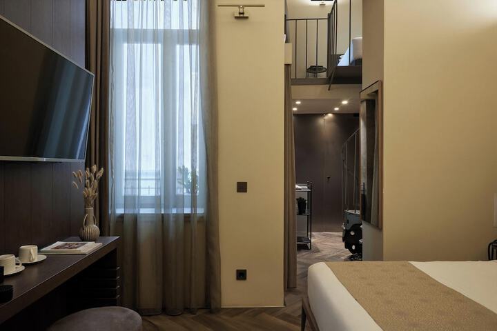 Room 33 of 69