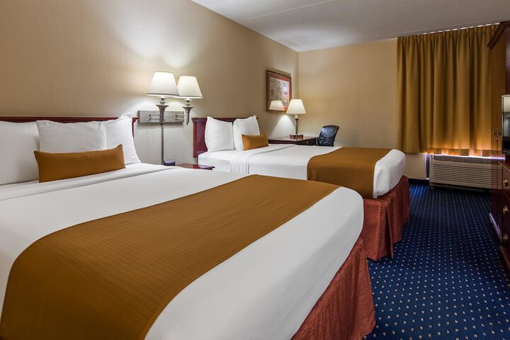 Double Accessible Queen Size Bed (5 of 8)