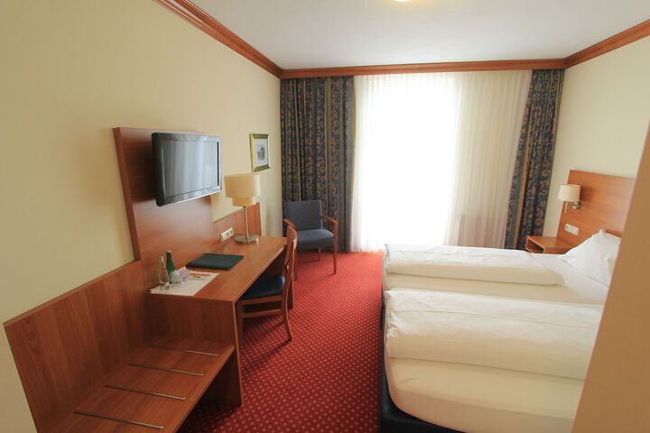 Room 6 of 44