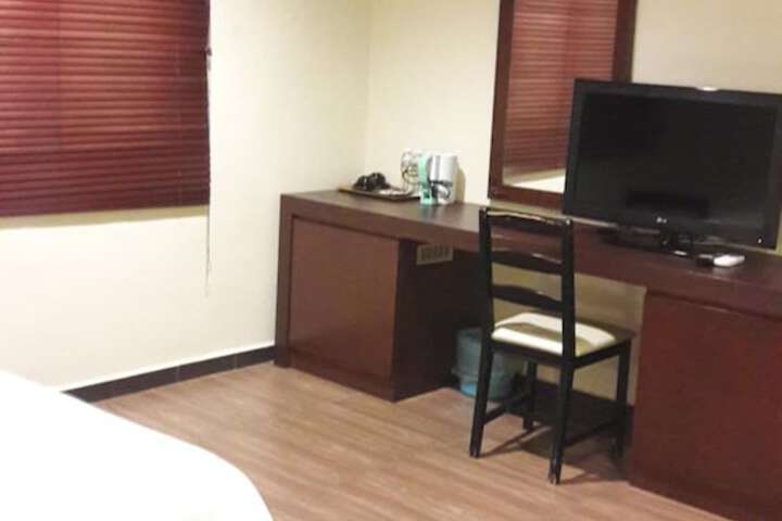 Room 33 of 61