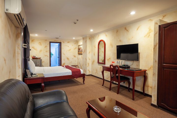 Room 16 of 38