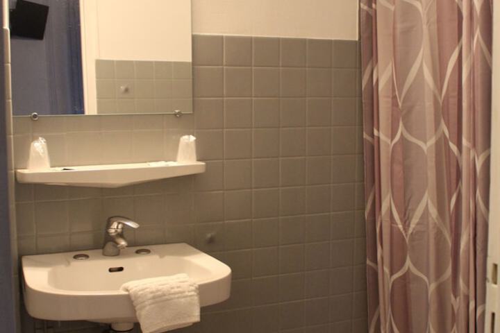 Room 21 of 31