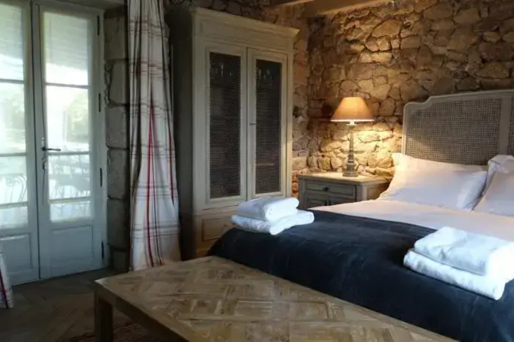 Room 2 of 13
