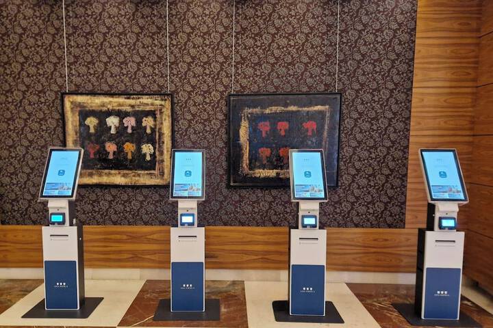Check-in/check-out kiosk