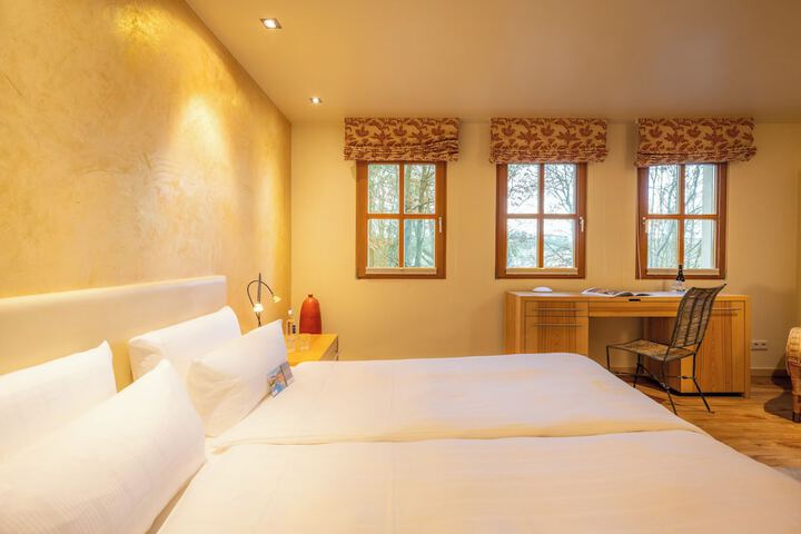 Room 13 of 37