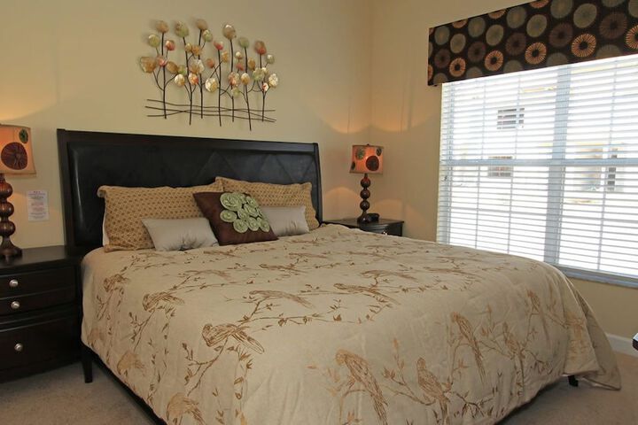 Room 4 of 16