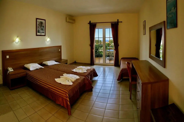 Room 4 of 9