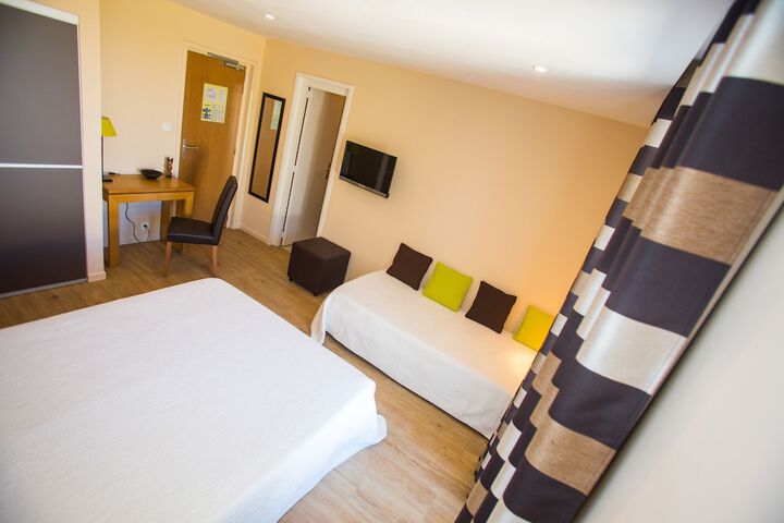 Room 35 of 102