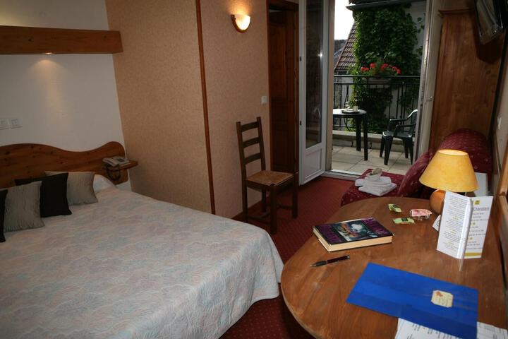 Room 8 of 42