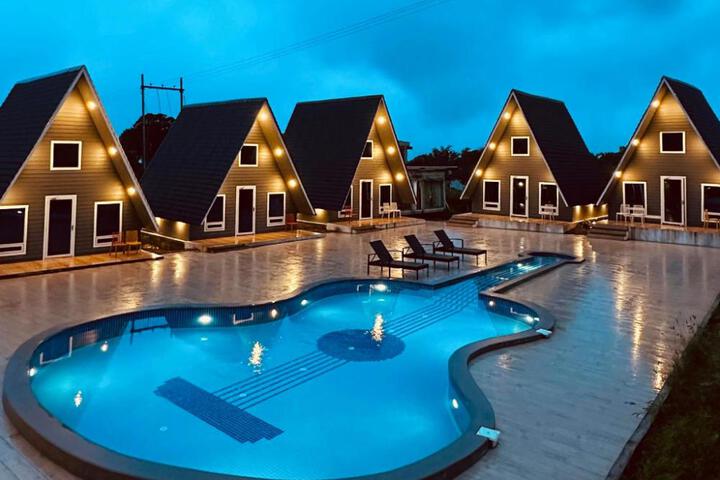 Gr8 hill pool villas