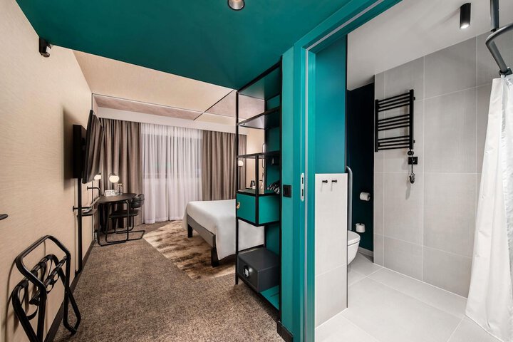 Room 55 of 173