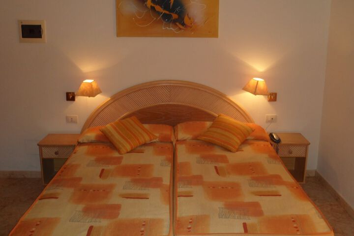 Room 5 of 13