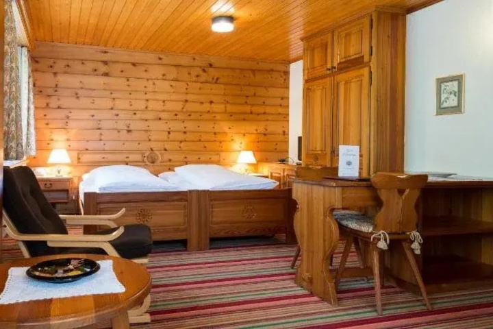 Room 2 of 30