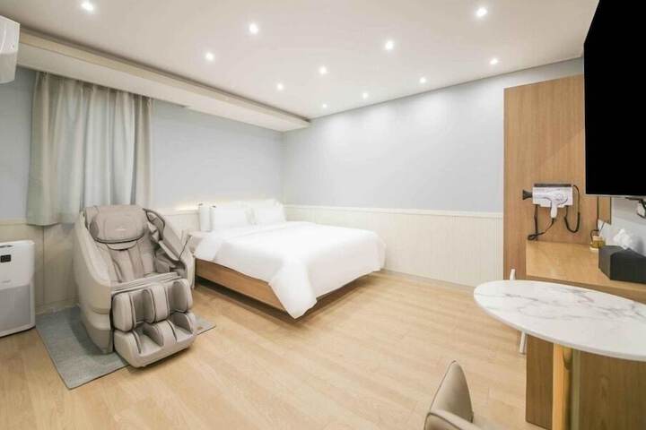 Room 26 of 53