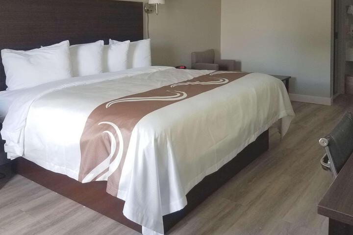 1 King Bed (11 of 22)