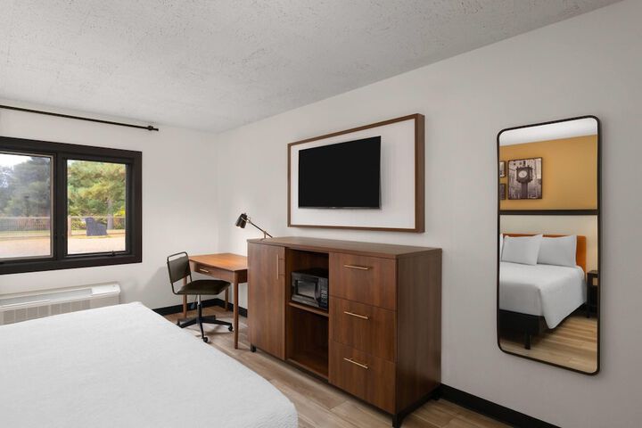 Room 19 of 81