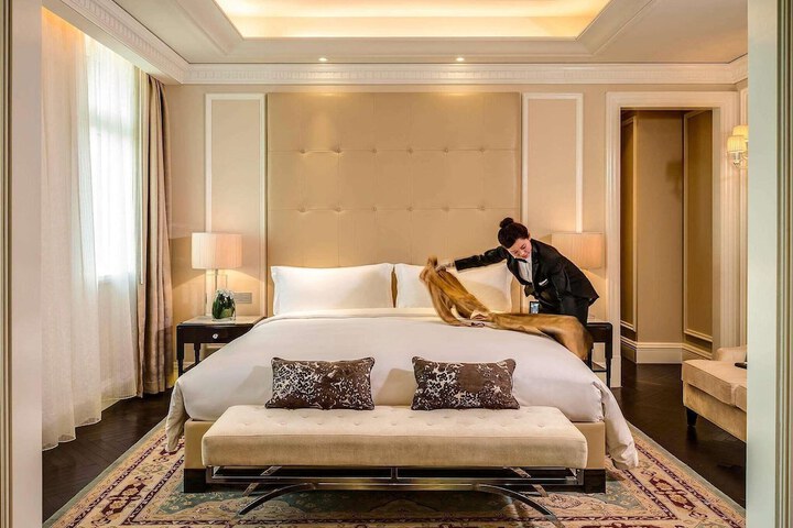 Room 28 of 73