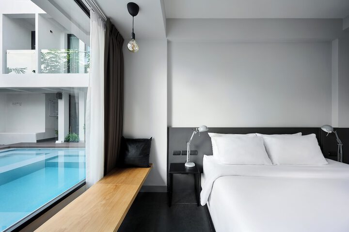 Room 17 of 38