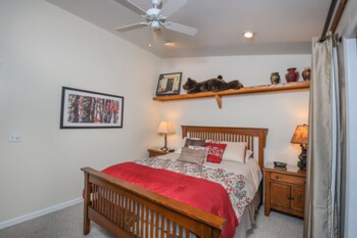 Room 32 of 43