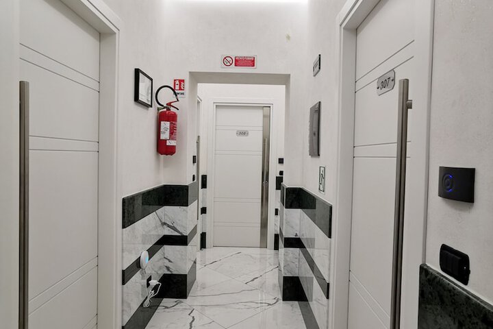 Room 17 of 34