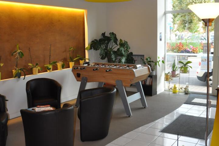 Lobby lounge