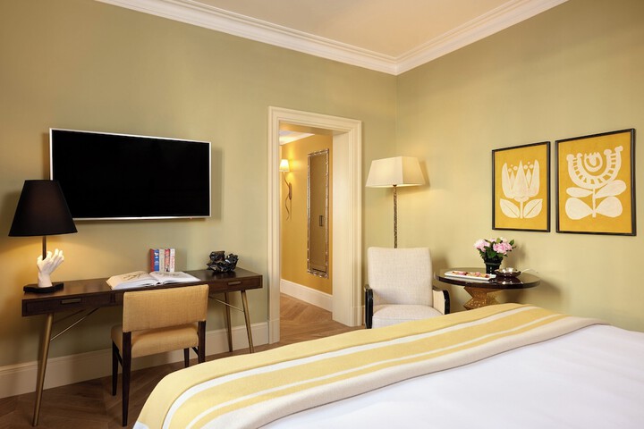 Room 90 of 533