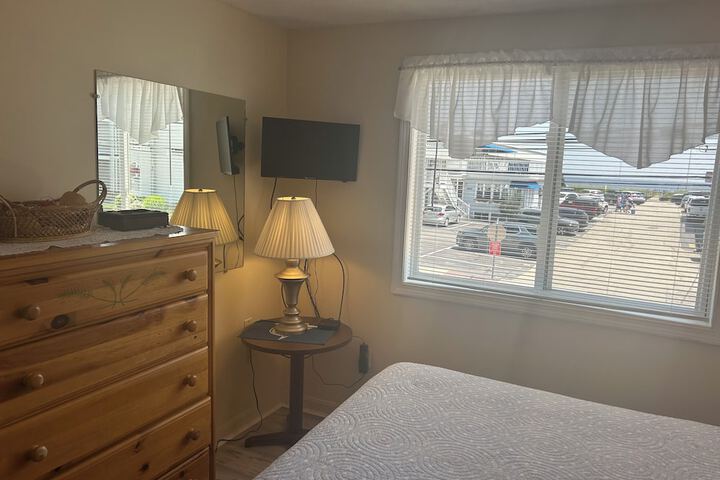 Room 8 of 51