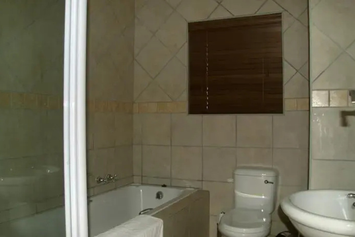 Room 7 of 10