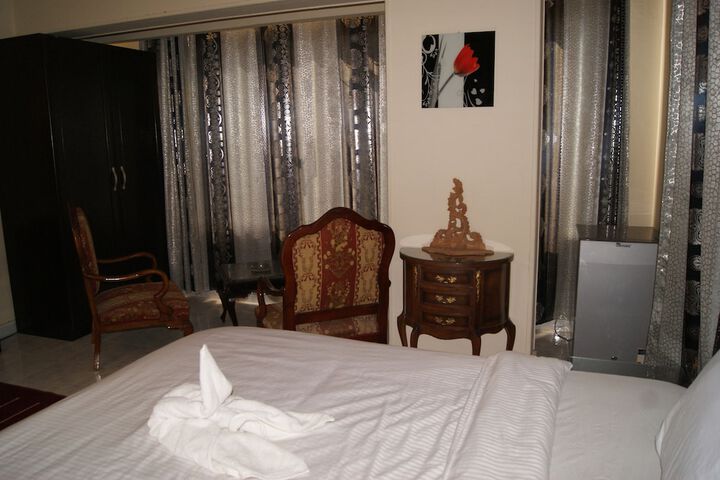 Room 16 of 114