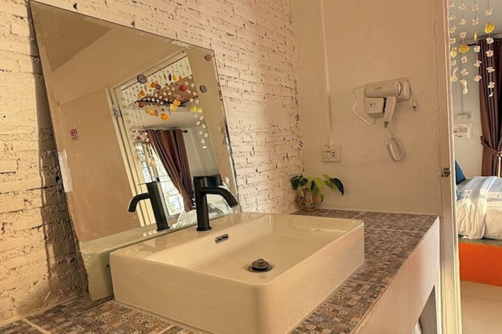 Room 52 of 75